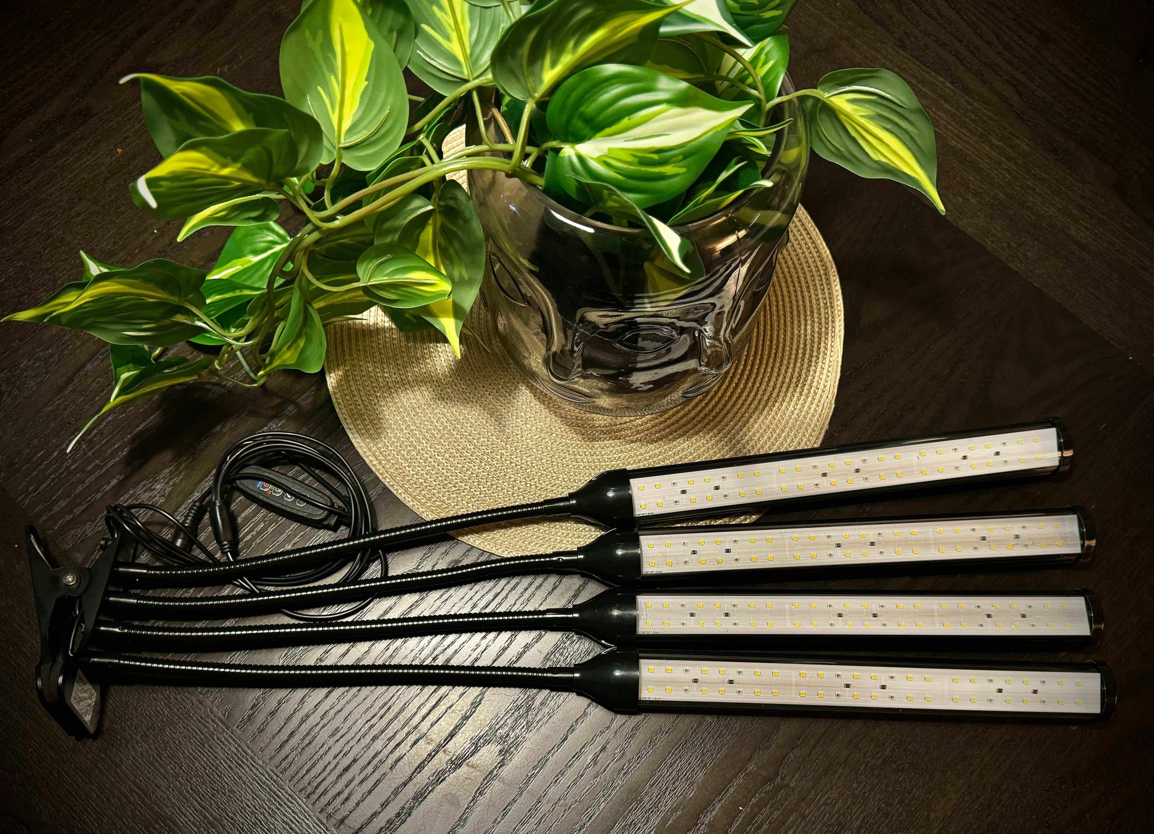 Smoothcrops växtlampa 60w LED-växtlampa med justerbara armar och fullspektrum ljus för odling.