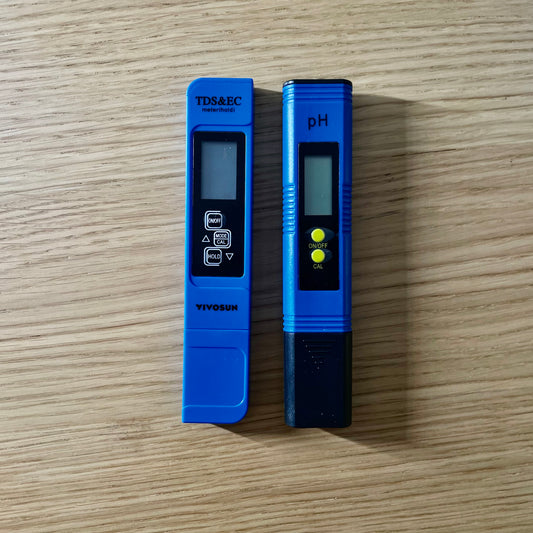 Kit: PH and EC meter